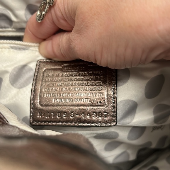 Metallic bronze leather Coach shoulder bag tote - Picture 5 of 5
